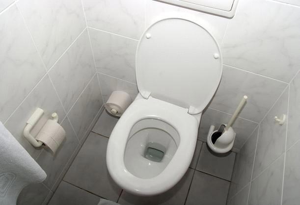 Simple Method To Remove Rust Stains From Your Toilets